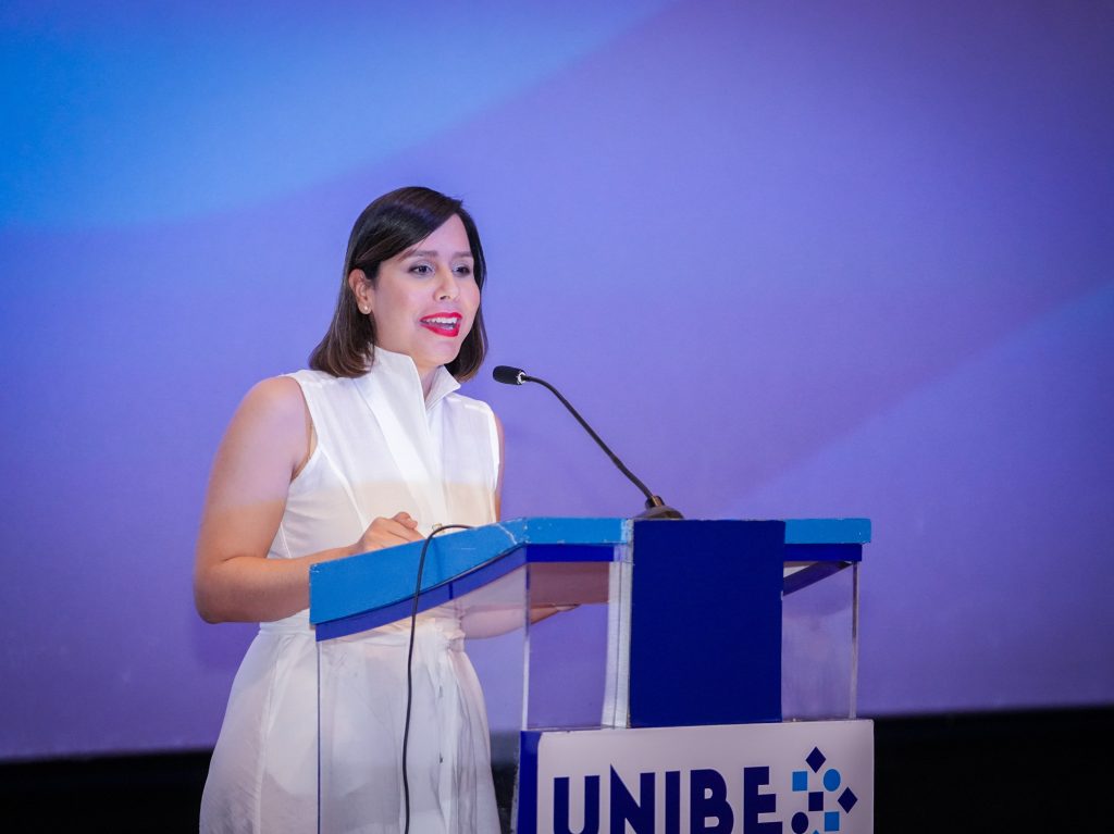 Cristina-Zapata-directora-escuela-comunicacion-UNIBE